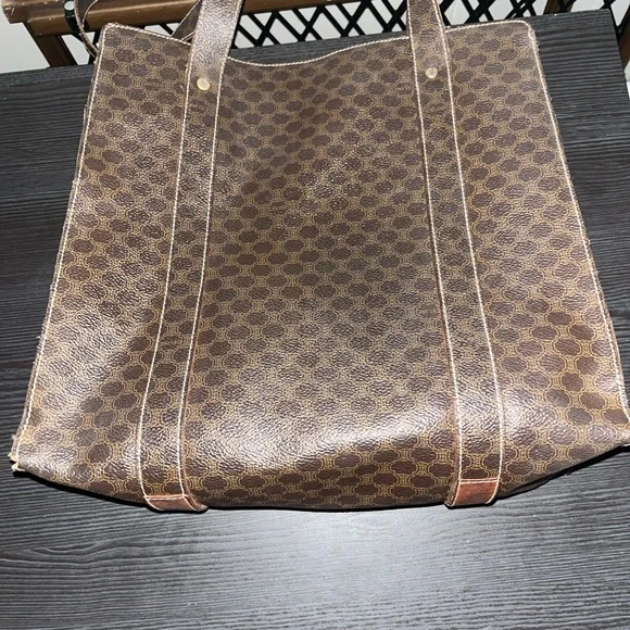 Celine Brown shoulder bag with Classic Design - Picture 9 of 17